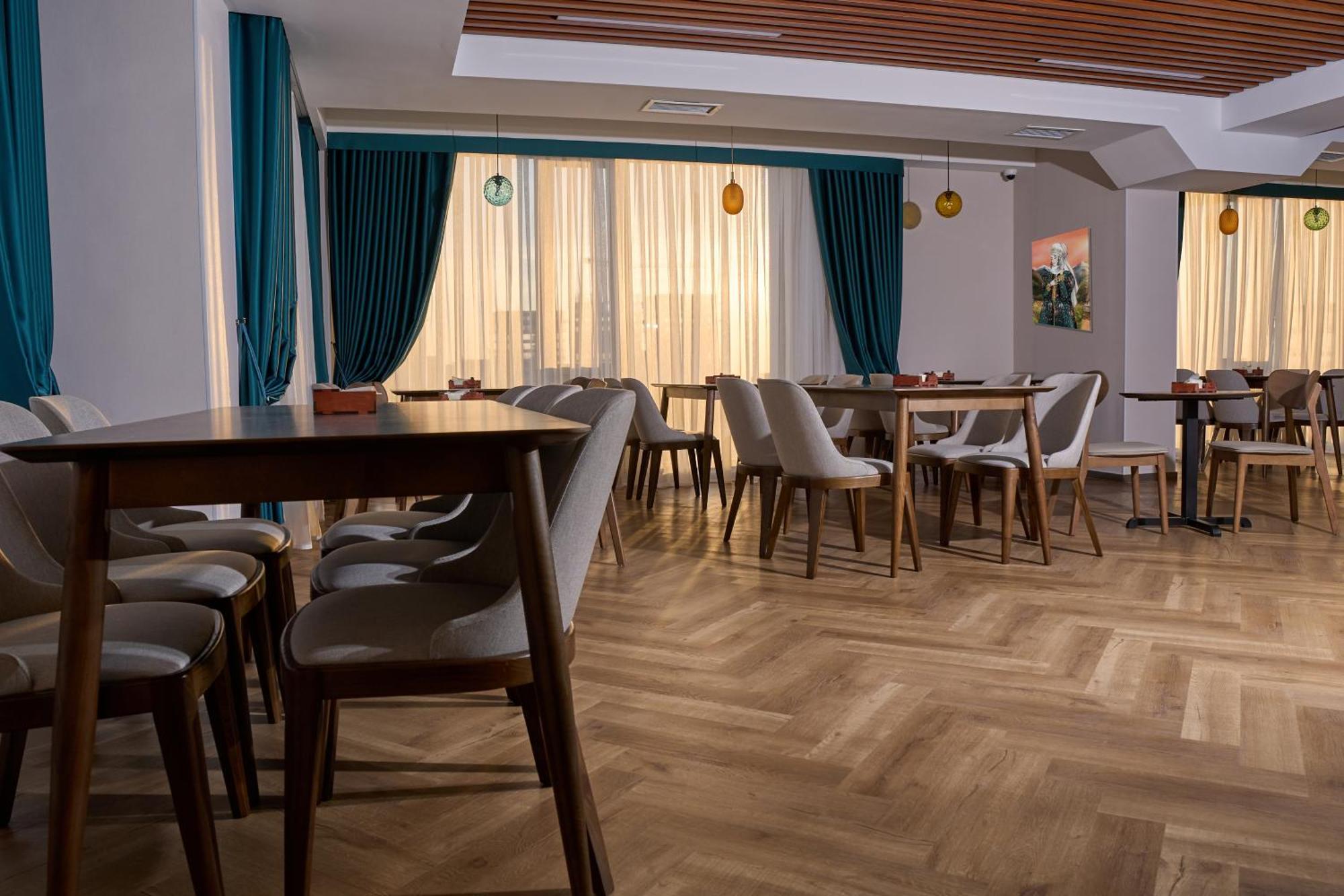 Crown Hotel Bichkek Extérieur photo