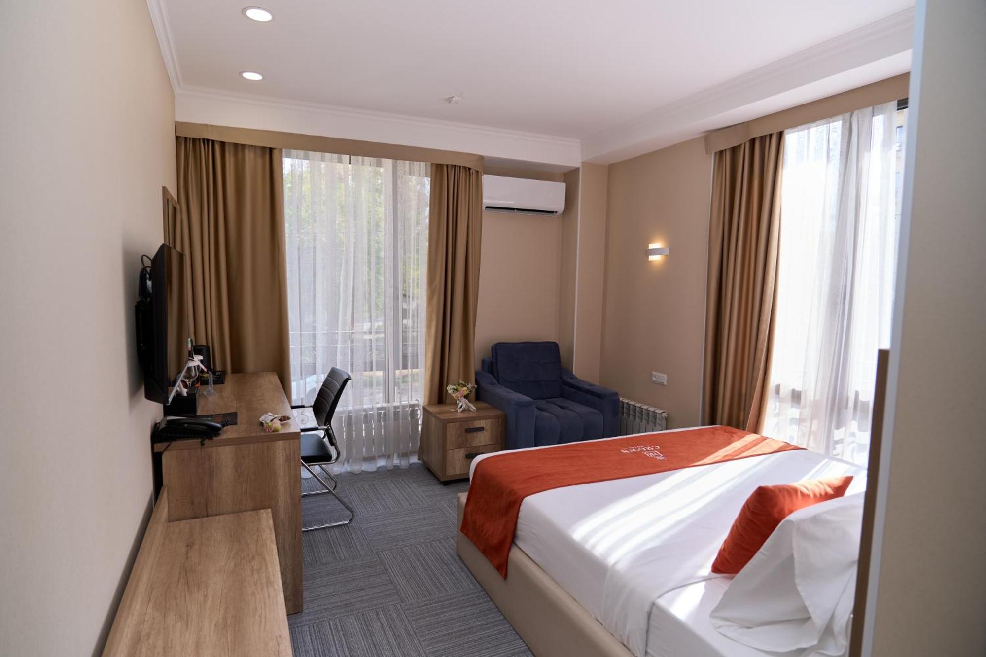 Crown Hotel Bichkek Extérieur photo