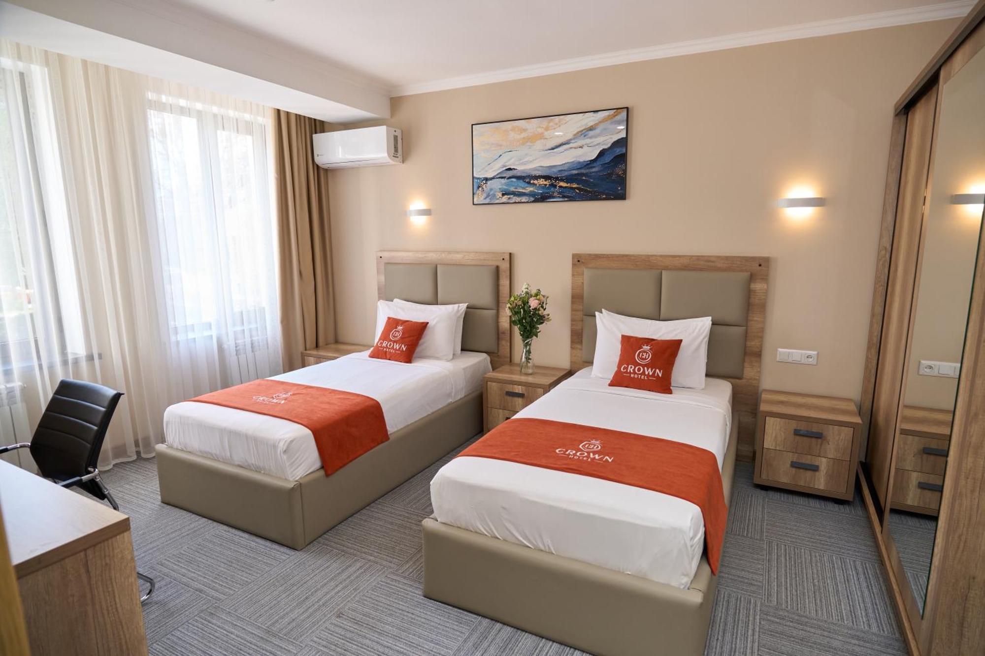 Crown Hotel Bichkek Extérieur photo